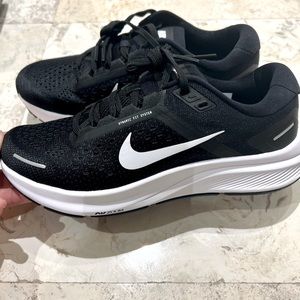 Nike Air Zoom Structure 23  Brand new in box: Black/White-Anthracite 7.5 Women